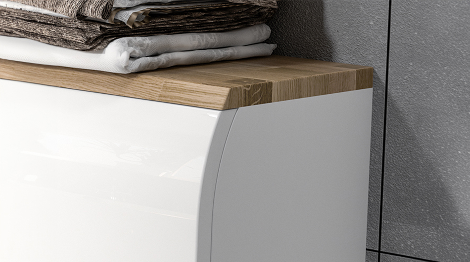 The cabinet\'s clever design allows for the door to be mounted on either side – left or right – allowing for flexible arrangement options. A varnished oak countertop completes the look, adding a touch of class. This makes the cabinet suitable for both classic and modern bathrooms, combining beauty with practicality.